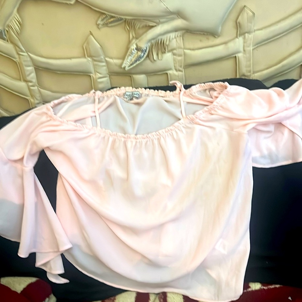 XL women off/on the shoulder woman’s pink with straps blouse.